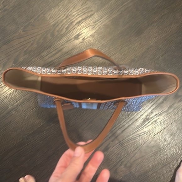 Tory Burch Tote in Great Condition ! - Picture 2 of 4